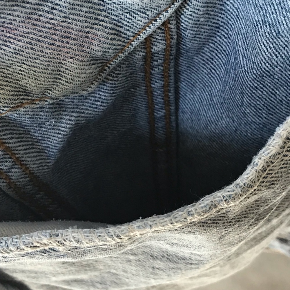 VINTAGE LEVI’S DISTRESSED DENIM JACKET FROM THE LATE 80s EARLY 90s - Picture 6 of 12